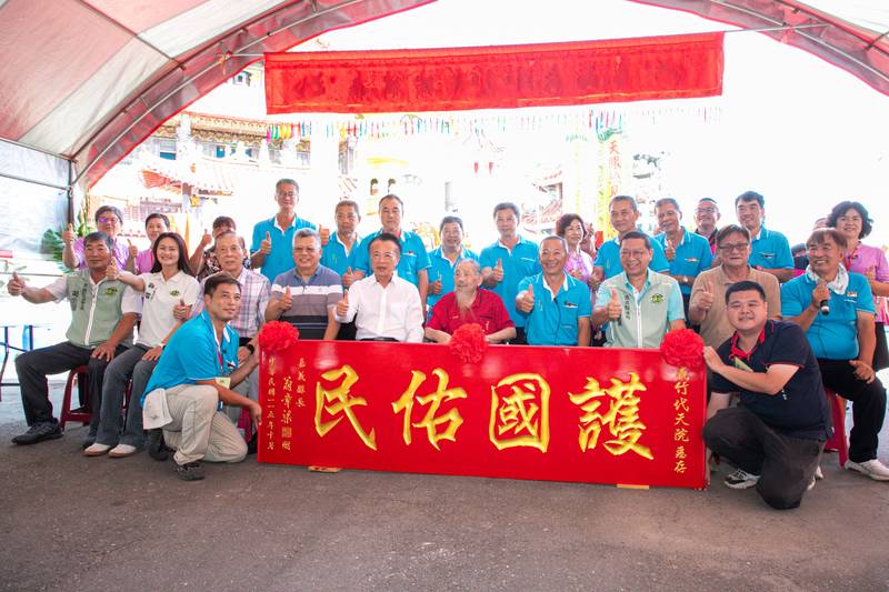 義竹五間厝代天院創建61週年，翁章梁贈匾祝賀