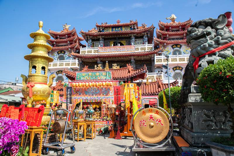 義竹五間厝代天院創建61週年，翁章梁贈匾祝賀
