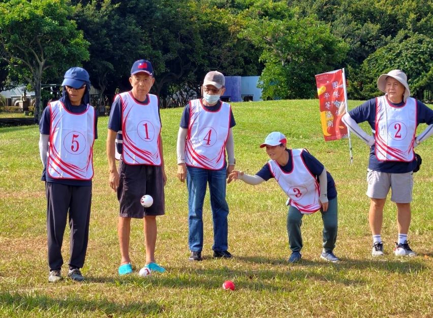9歲到85歲同場較勁 利樂盃高智爾球250人齊聚苗栗 32 《圖說》選手全神貫注鬥智鬥力,展現高度的心理素質與拋投球技。〈主辦單位提供〉