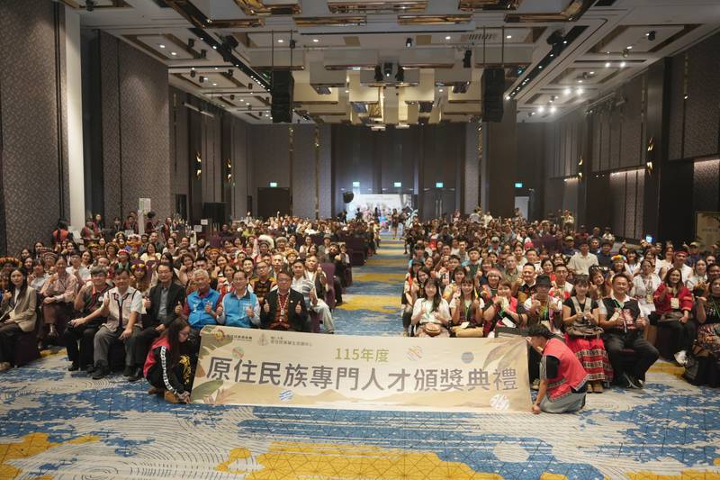 智慧薪火,永續傳承 原民會115年原住民族專門人才頒獎典禮盛大辦理