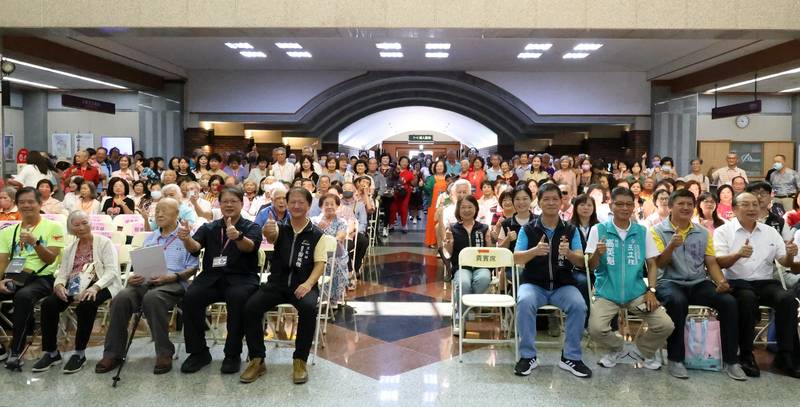 台中市29區264位樂齡創作者齊聚松柏國民美展 60至100歲共展多元創作