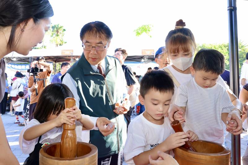 黃偉哲推廣多元族群文化 台南客家藝術節野台大戲《天緣記》登場