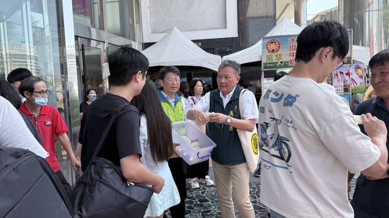 台南農特產展售遠東百貨登場 19家業者齊聚車站周邊