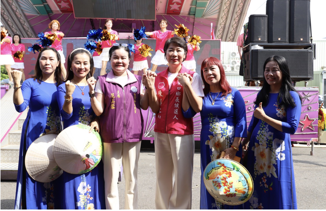 新住民團體著傳統服飾參與