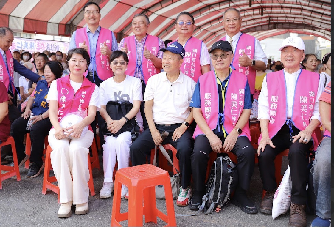 陳美仁與服務團隊及貴賓合影