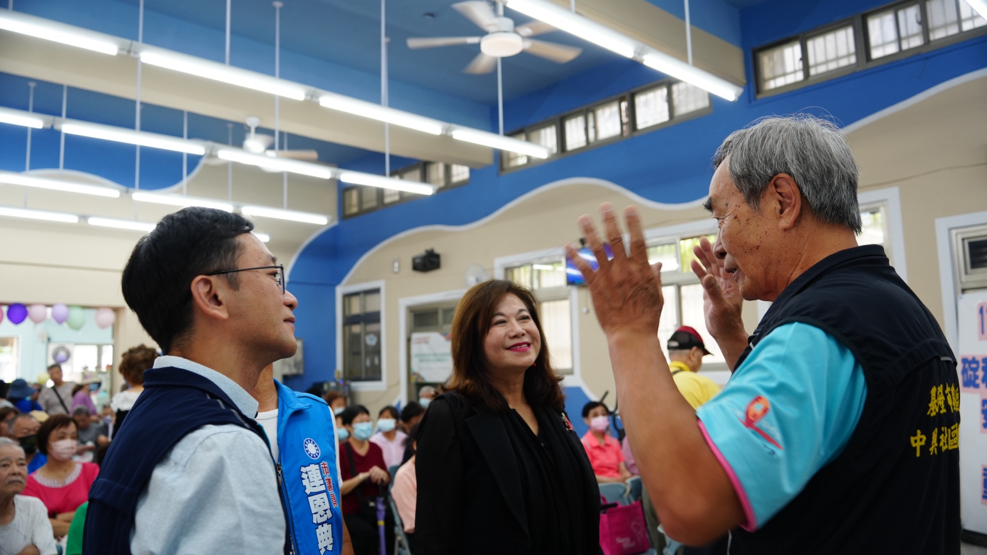 副市長邱佩琳與在地長輩交流