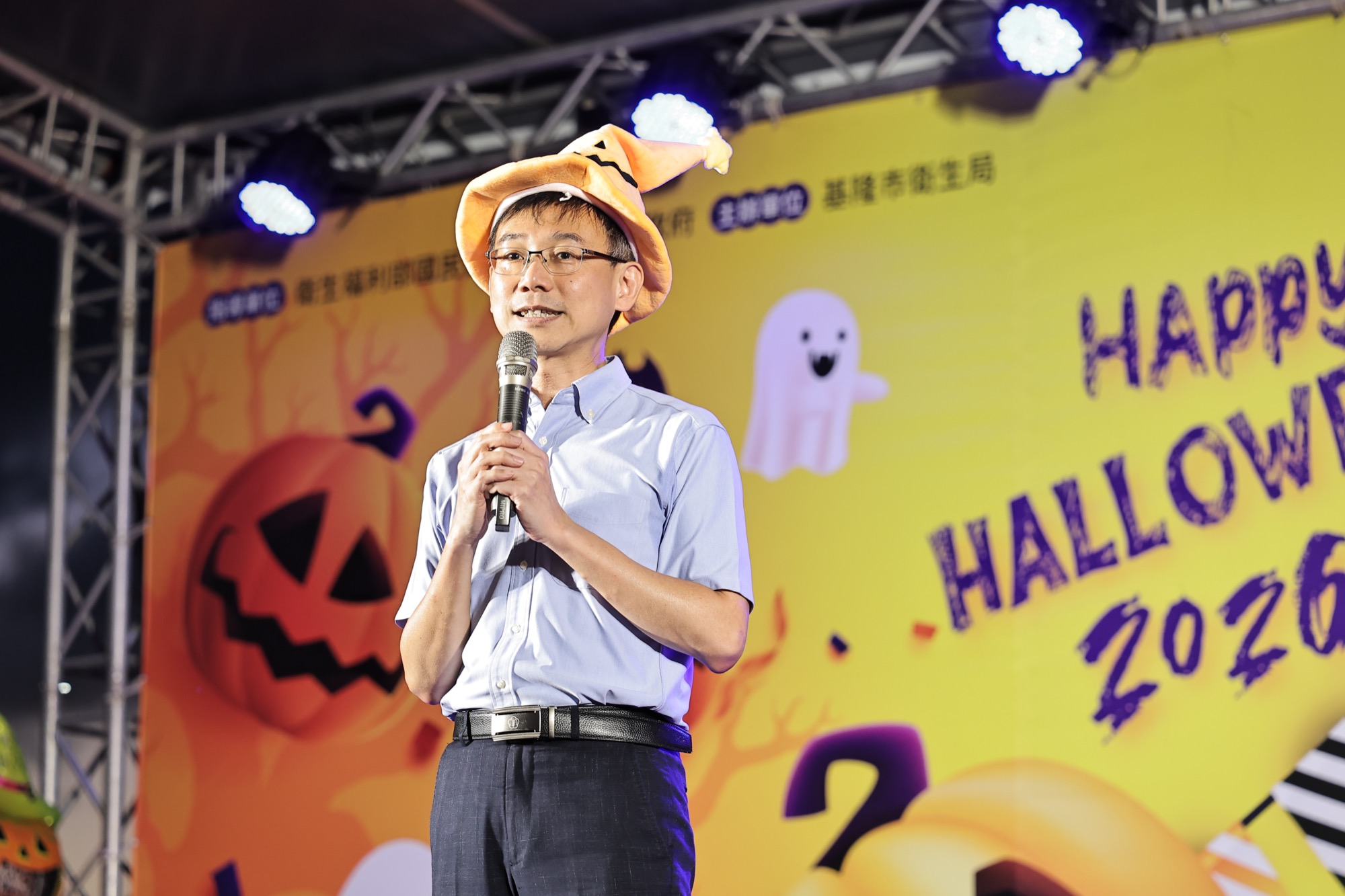 衛生局人員向親子解說健康知識