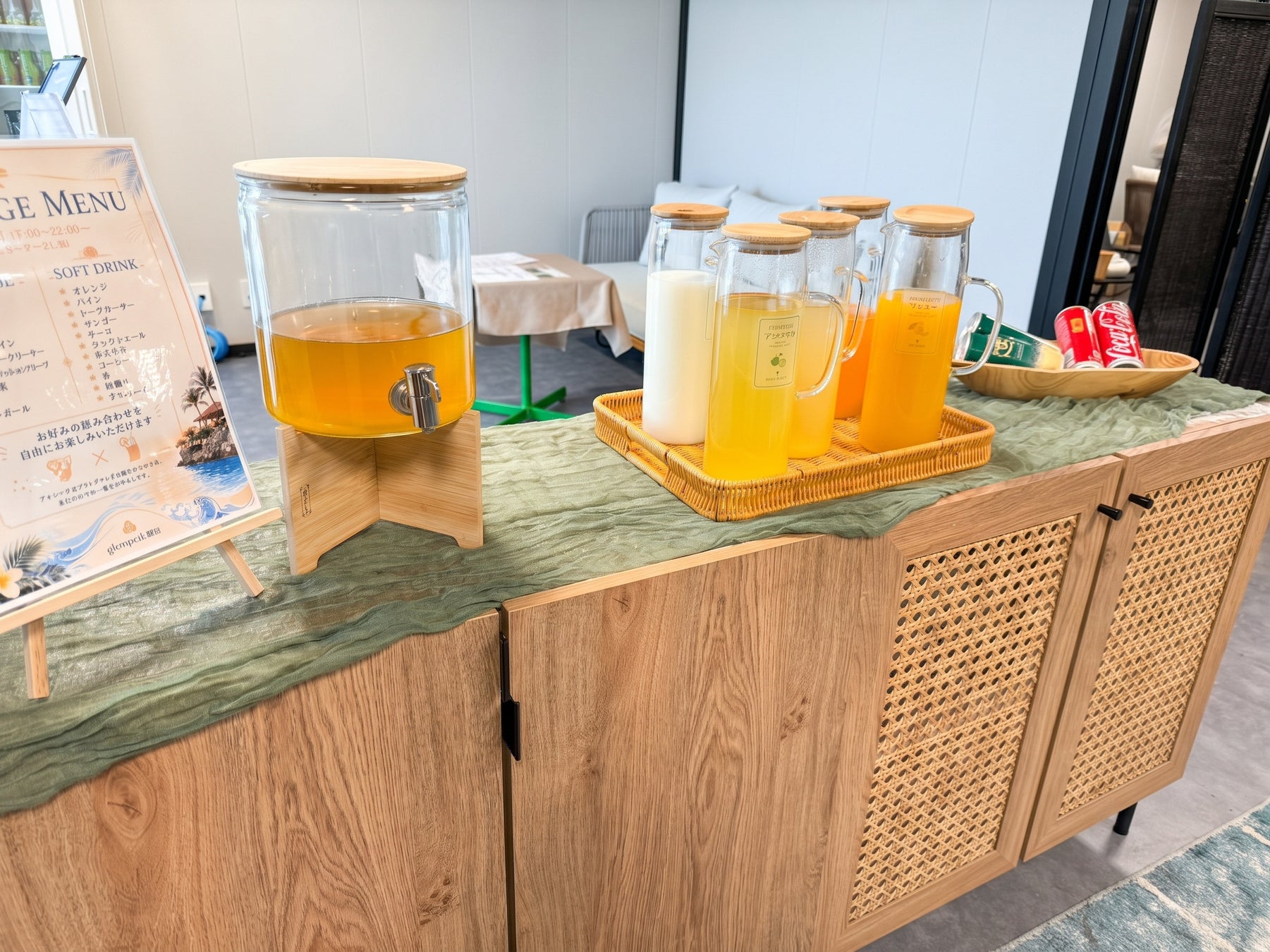 沖繩瀨底島豪華露營「glampark 瀨底」交誼廳改為酒吧形式 利口酒、Highball暢飲
