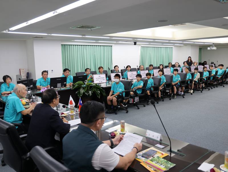 延續深厚情誼 水戶市袴塚孝雄議長率躲避球小球員拜會黃偉哲