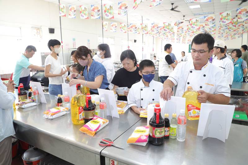 嘉義縣親子廚藝競賽登場,6組家庭端出特色手路菜傳承家鄉味
