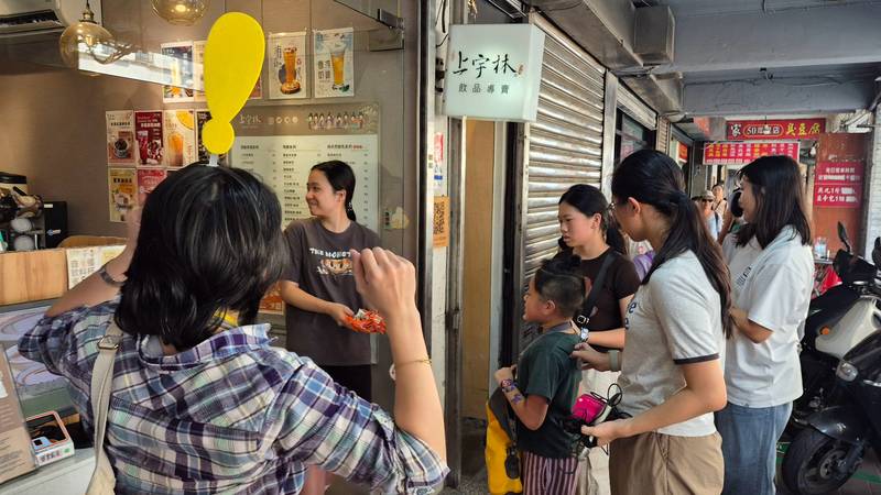 萬聖節變裝嗨玩「快閃遊戲場」,逾百組親子同樂為年度活動畫下句點