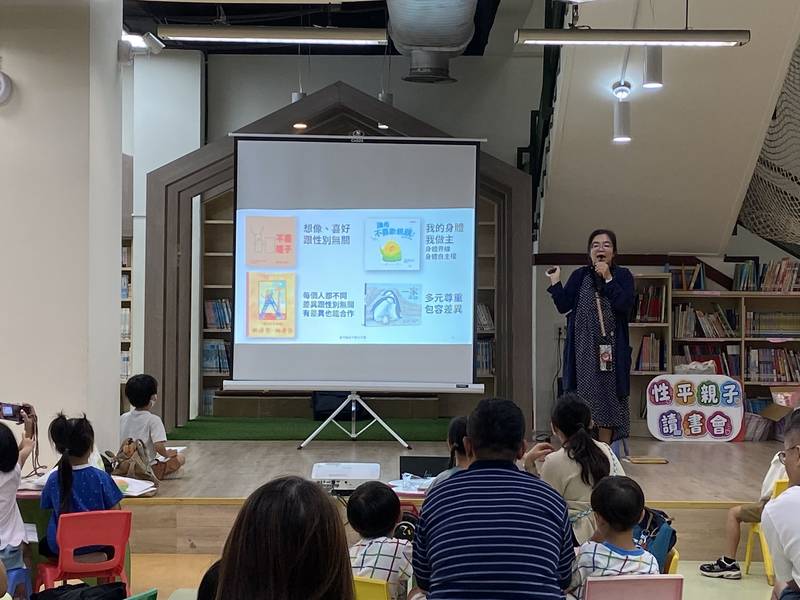 一起讀故事也聽孩子怎麼想 竹縣親子共讀讓性平走進家庭日常