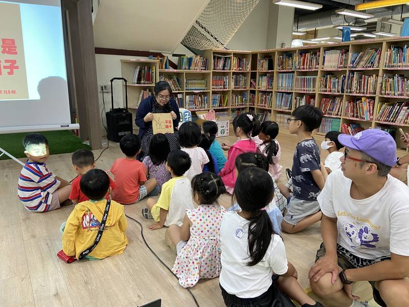 一起讀故事也聽孩子怎麼想 竹縣親子共讀讓性平走進家庭日常