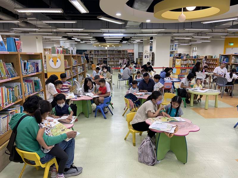 一起讀故事也聽孩子怎麼想 竹縣親子共讀讓性平走進家庭日常