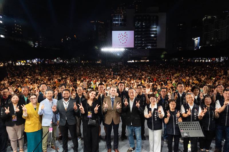 2026台中爵士音樂節盛大開幕！逾12萬人齊聚市民廣場 聆聽經典與當代的「巨人」對話