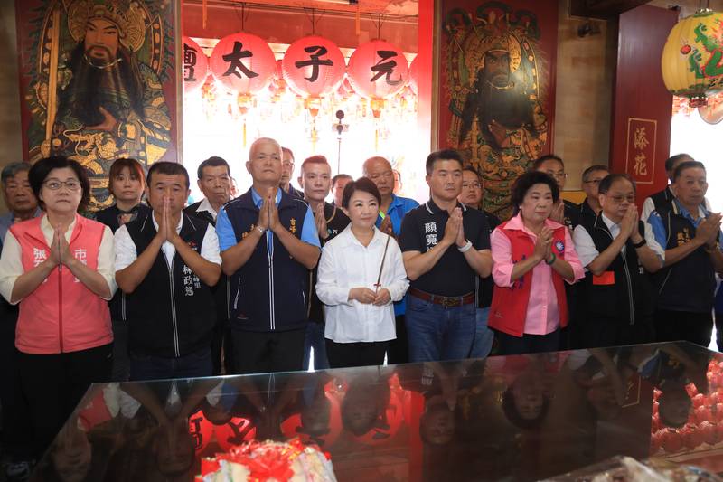 化解百年廟地標售危機!中市府助霧峰進興宮土地回歸 盧市長贈匾「福進興寧」祈福