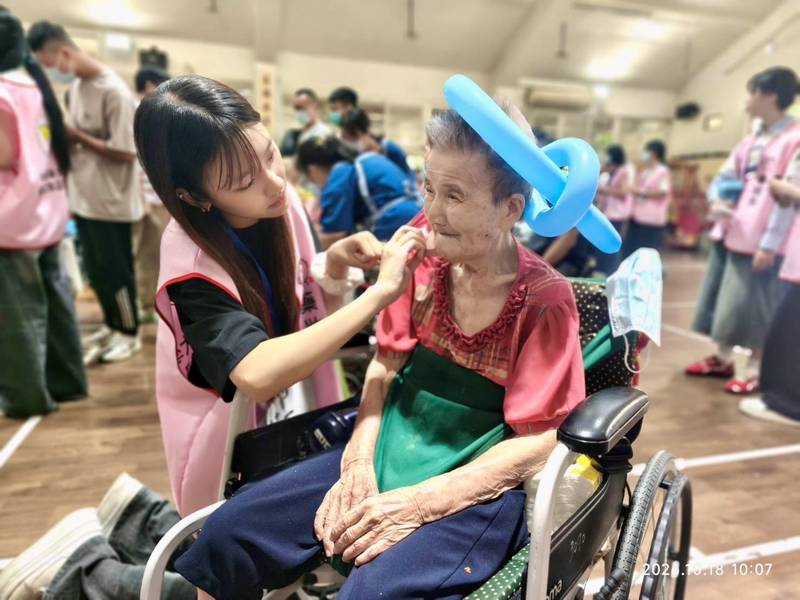 九九重陽敬老 台中市立仁愛之家同樂會熱鬧登場