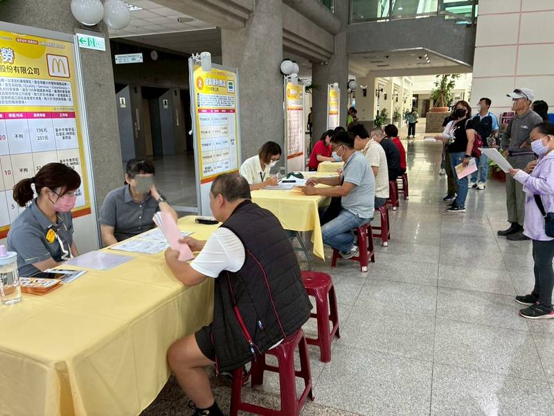 中市10/21辦樂齡聯合徵才 14家企業釋逾480個職缺