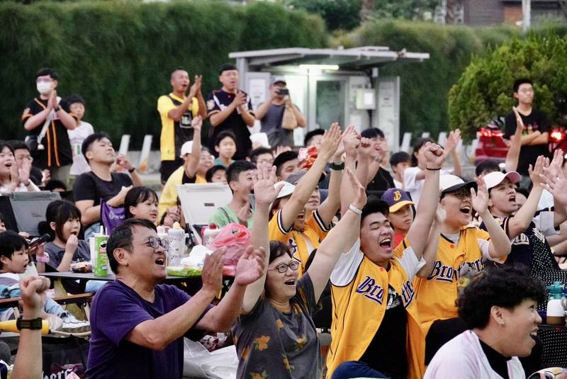 台灣大賽黃潮席捲豐原!逾500名球迷熱情應援 10/20台灣大道市政廣場接力