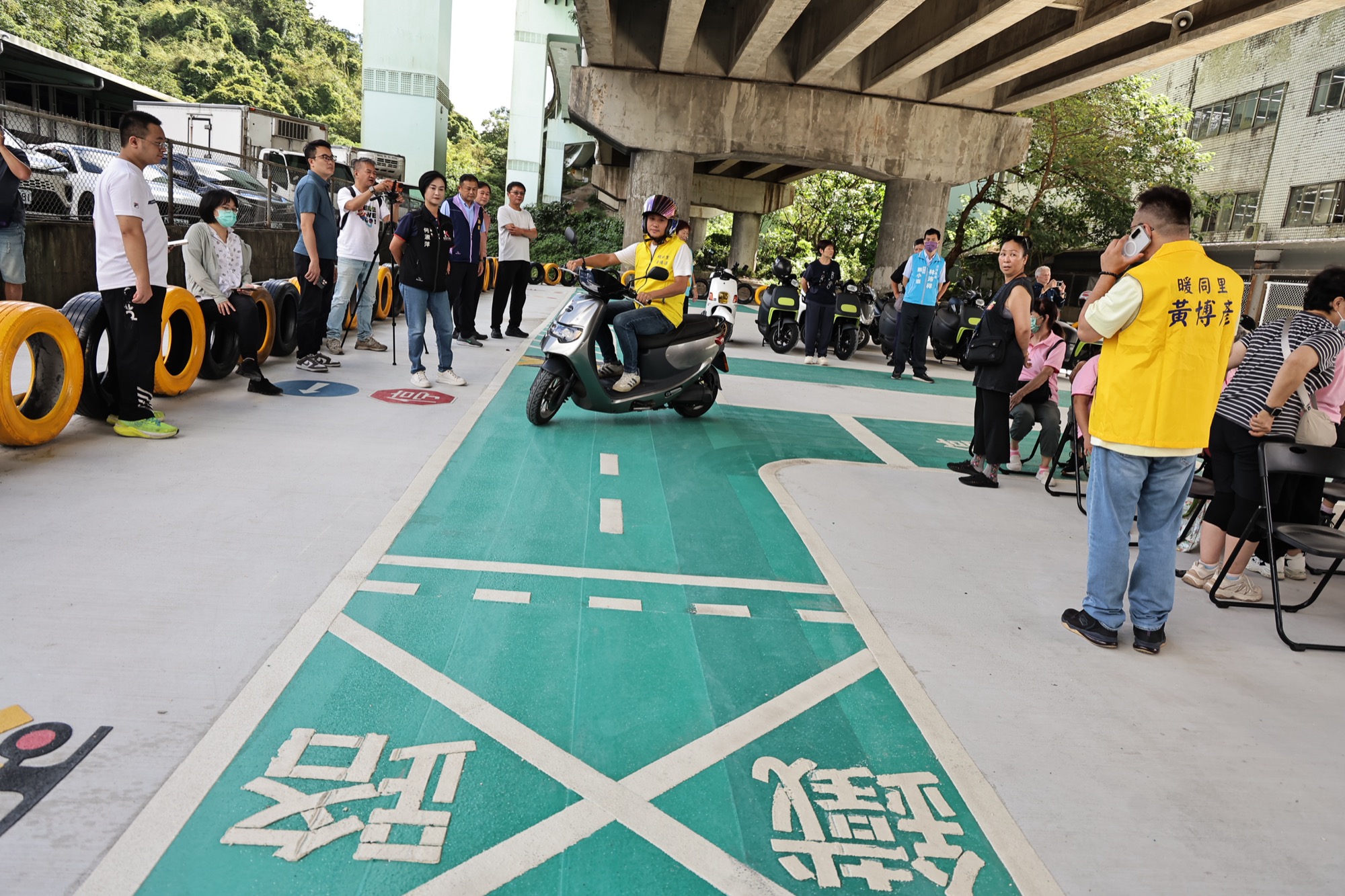 民眾試騎機車練習場
