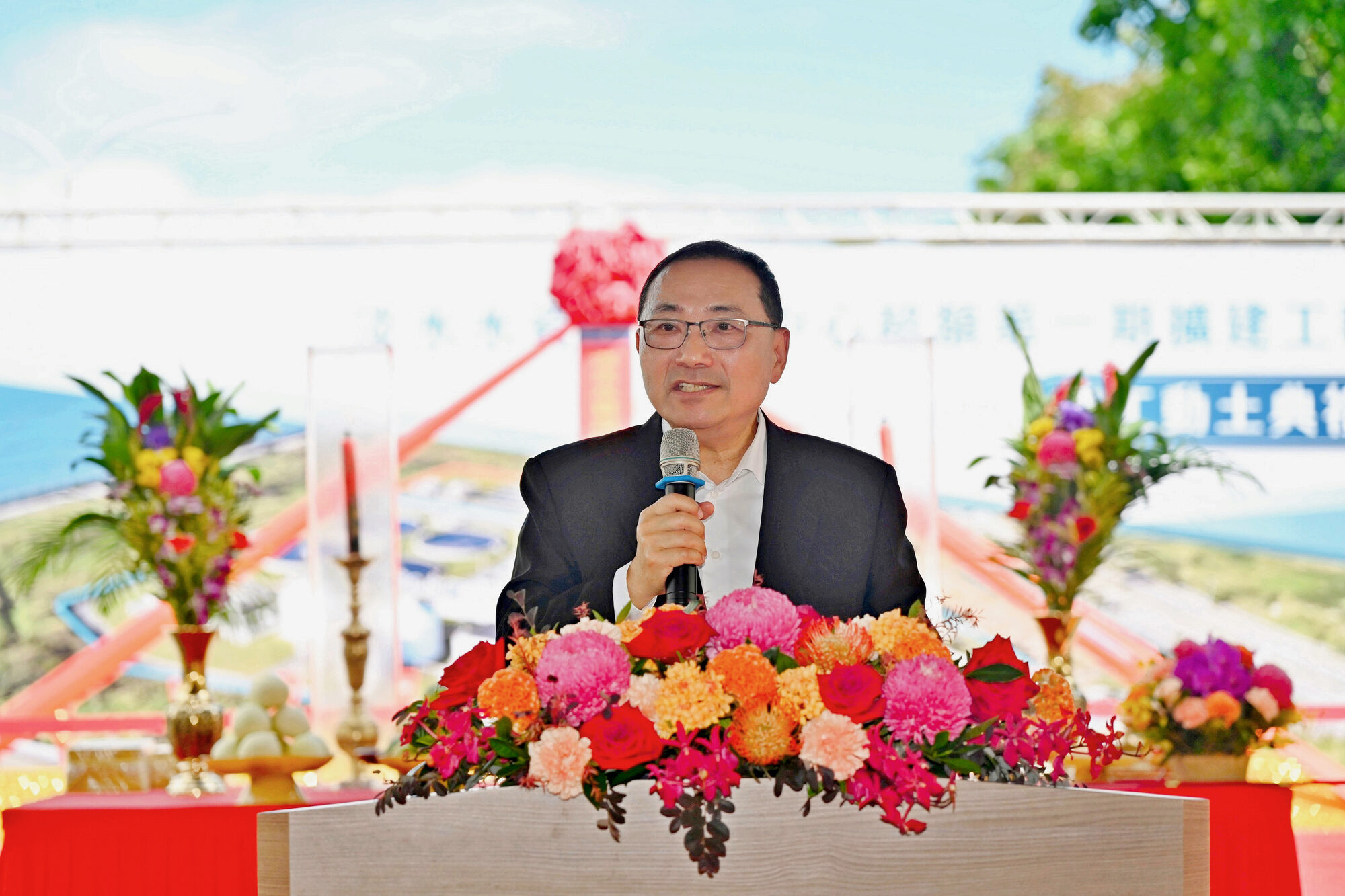 淡水水資源回收中心擴建 日處理量提升至7萬噸 19 《圖說》新北市長侯友宜出席「淡水水資源回收中心超額第一期擴建工程」開工動土典禮,祈求工程平安順利。〈水利局提供〉