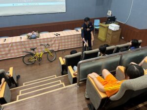 守護通學路 警進校園宣導 停看聽 強化學生自行車與路權安全觀念 6 %E4%BA%8C 33