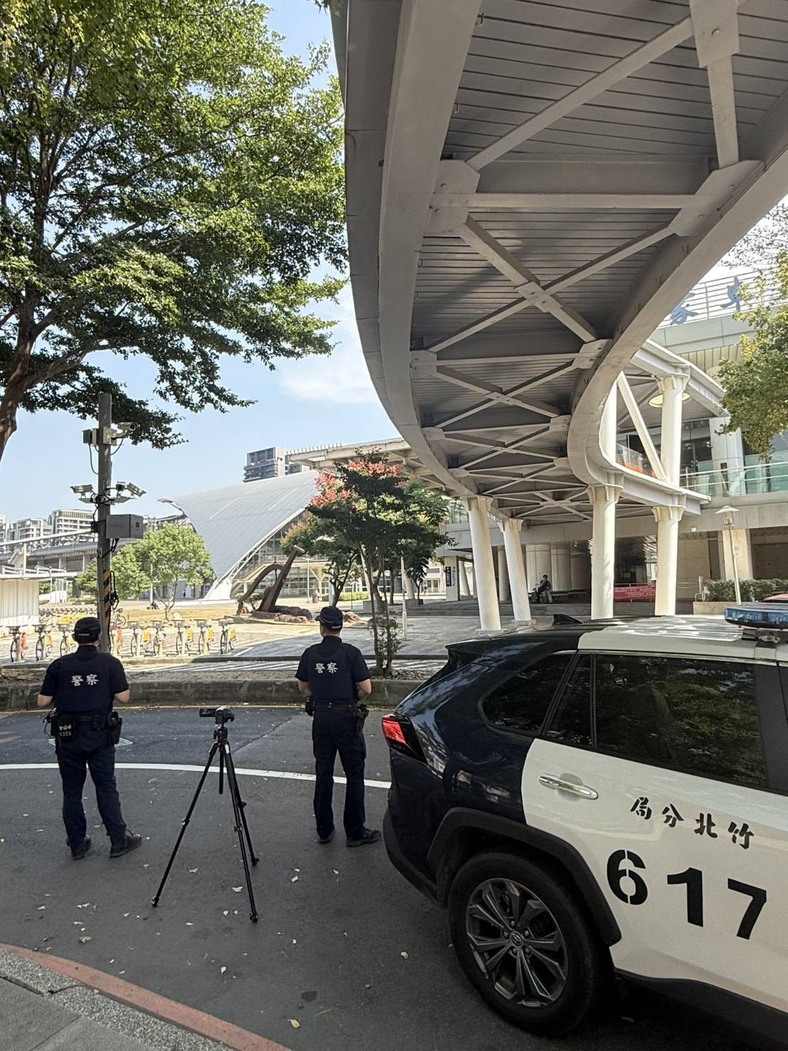 員警於事故熱點執法