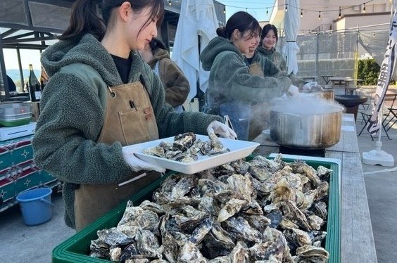 明石大藏海岸BBQ「ZAZAZA」冬季限定 暖桌賞明石海峽大橋夜景、牡蠣吃到飽