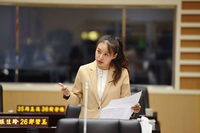 蕭詠萱陳永賢張佳玲總質詢 交通議題備受關切縣長允戮力以赴