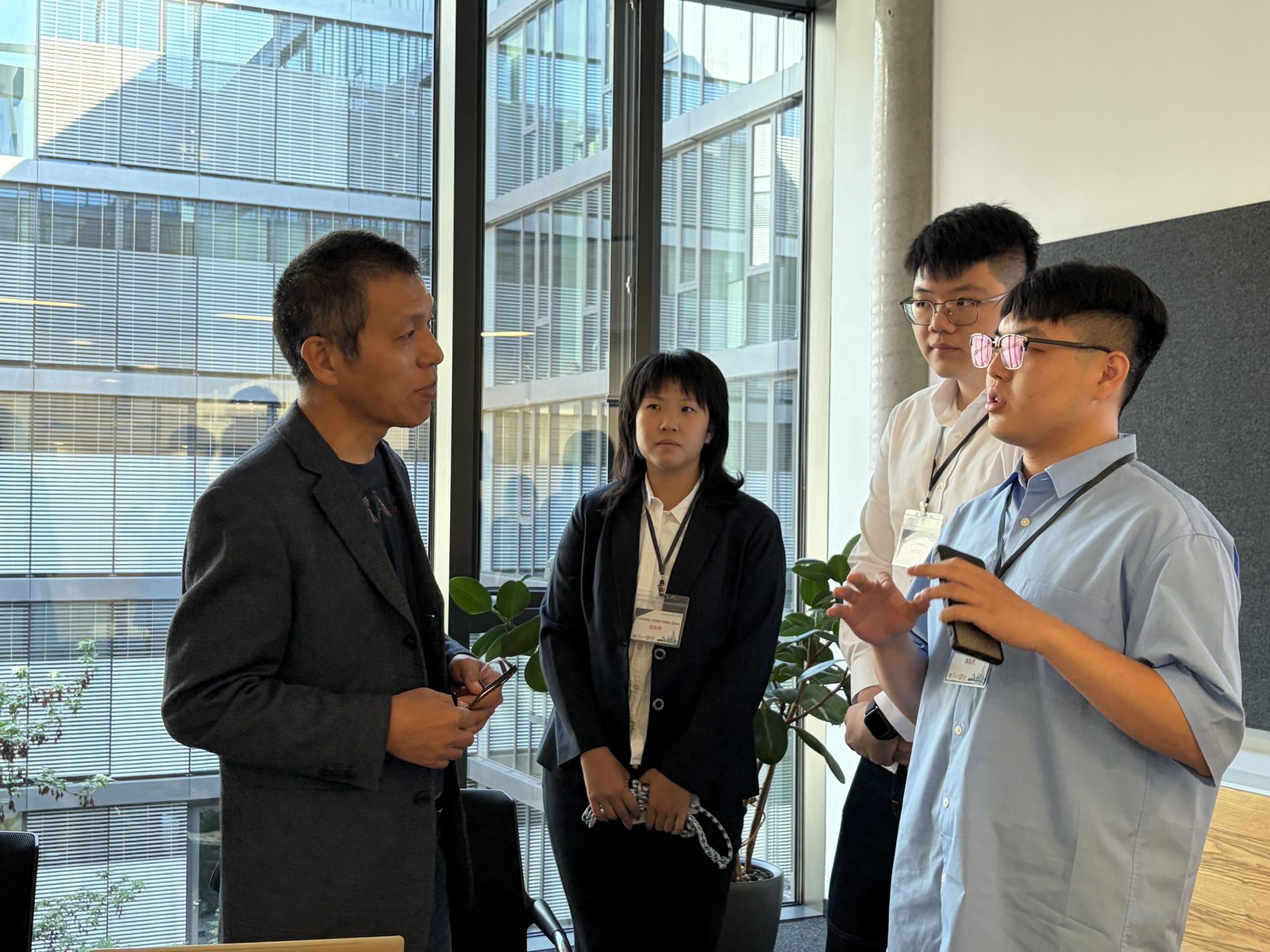 直擊德國工業4.0與AI科研重鎮!高市青年局率15位產業新世代滿載歸國 深入頂尖加速器、自動化大展交流AI應用與雙軌育才 11/20成果發表會登場