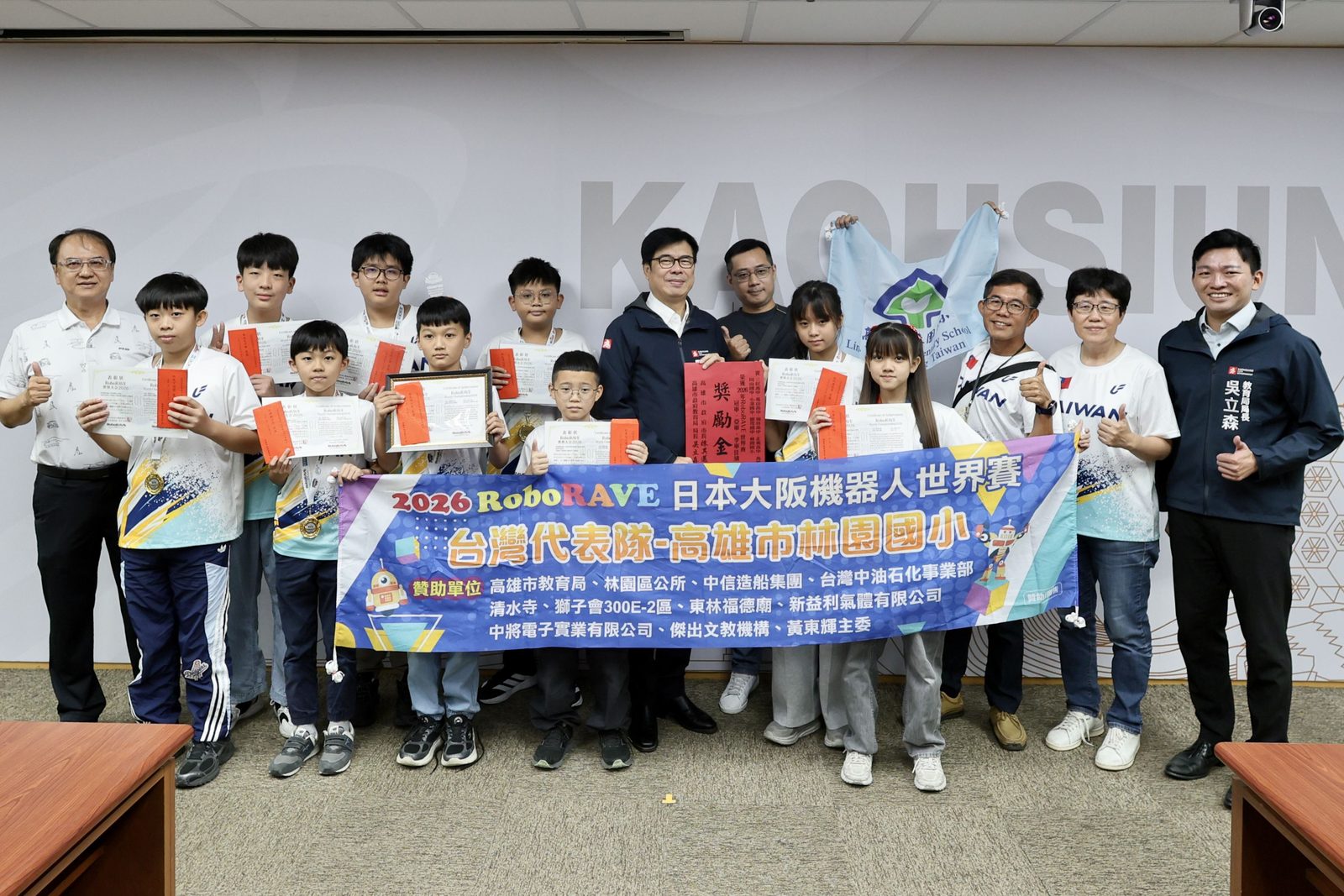 防疫實務與學術研究並進 陳其邁:持續強化高雄防疫與安全韌性