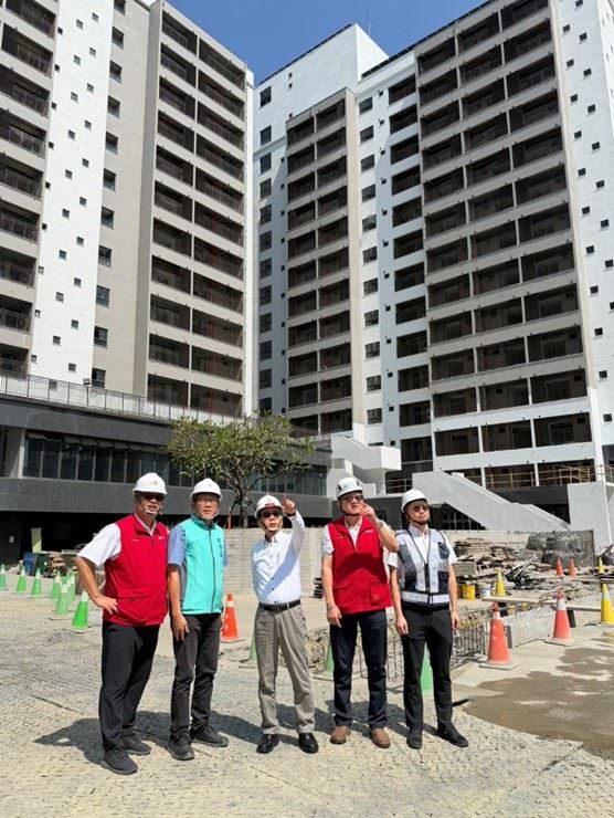 林欽榮副市長視察亞灣社宅、開箱實品屋 宣布634戶今起公告招租