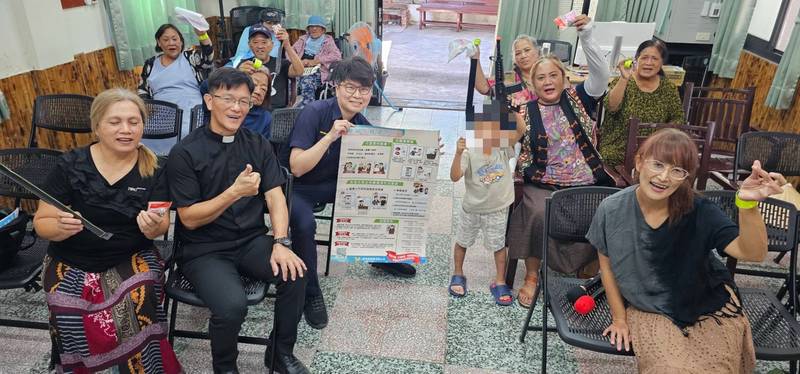關山警深入教會守護婦幼 生動宣導結合實用好禮傳遞安全觀念