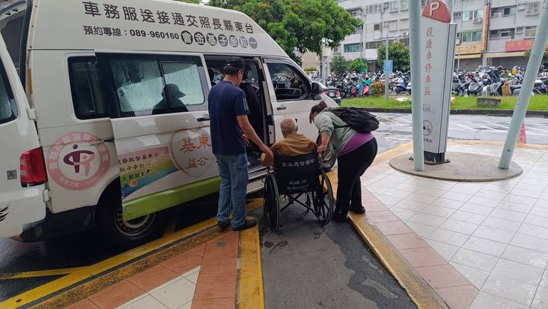 從鄰里關懷到長照接力!臺東社福中心陪伴獨居長者安心返家