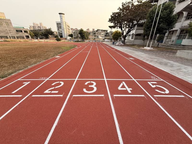 屏東校園跑道改善再傳捷報!中央核定19校經費 累計改善131校