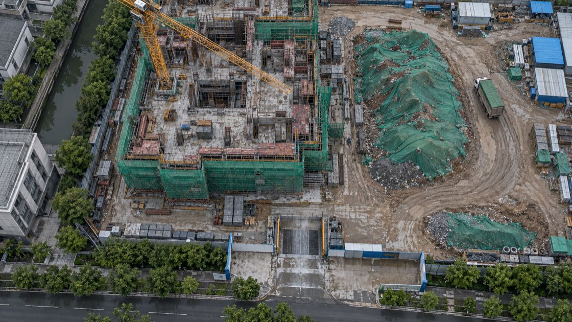 營建工地揚塵防制：圍籬、洗車台、防塵網要設 不符罰2萬至100萬元