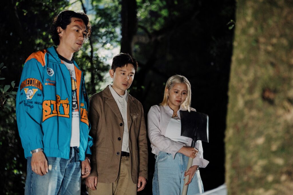 香港喜劇《UFO離奇命案》入圍第63屆金馬獎最佳原著劇本 劇情反轉再版轉 17 %E3%80%8AUFO%E9%9B%A2%E5%A5%87%E5%91%BD%E6%A1%88%E3%80%8B%E5%8A%87%E7%85%A7 %E6%9E%97%E5%AD%90%E5%82%91 %E5%87%8C%E6%96%87%E9%BE%8D %E6%A5%8A%E5%81%B2%E6%B3%B3