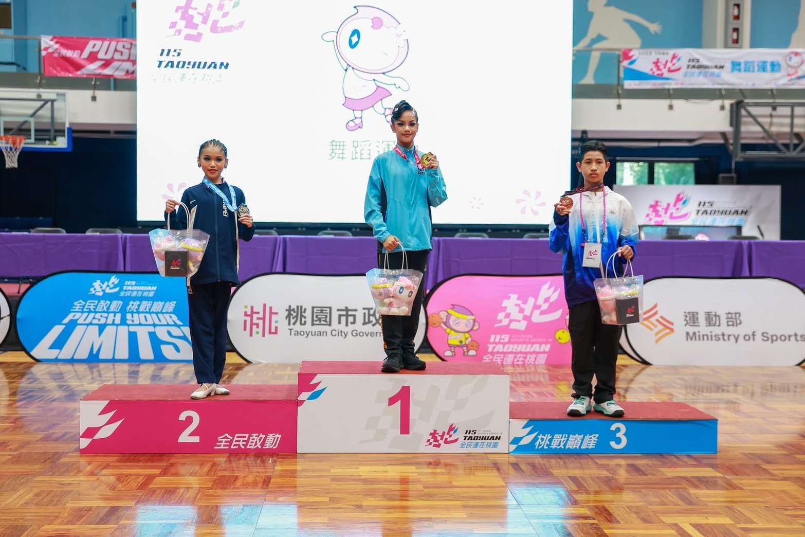 基隆選手柯宸維於運動舞蹈未滿14歲組單人華爾滋奪銅