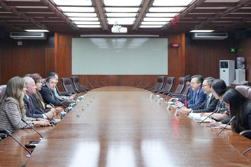 外交部政務次長陳明祺接見巴拉圭國立亞松森大學校長維拉訪問團