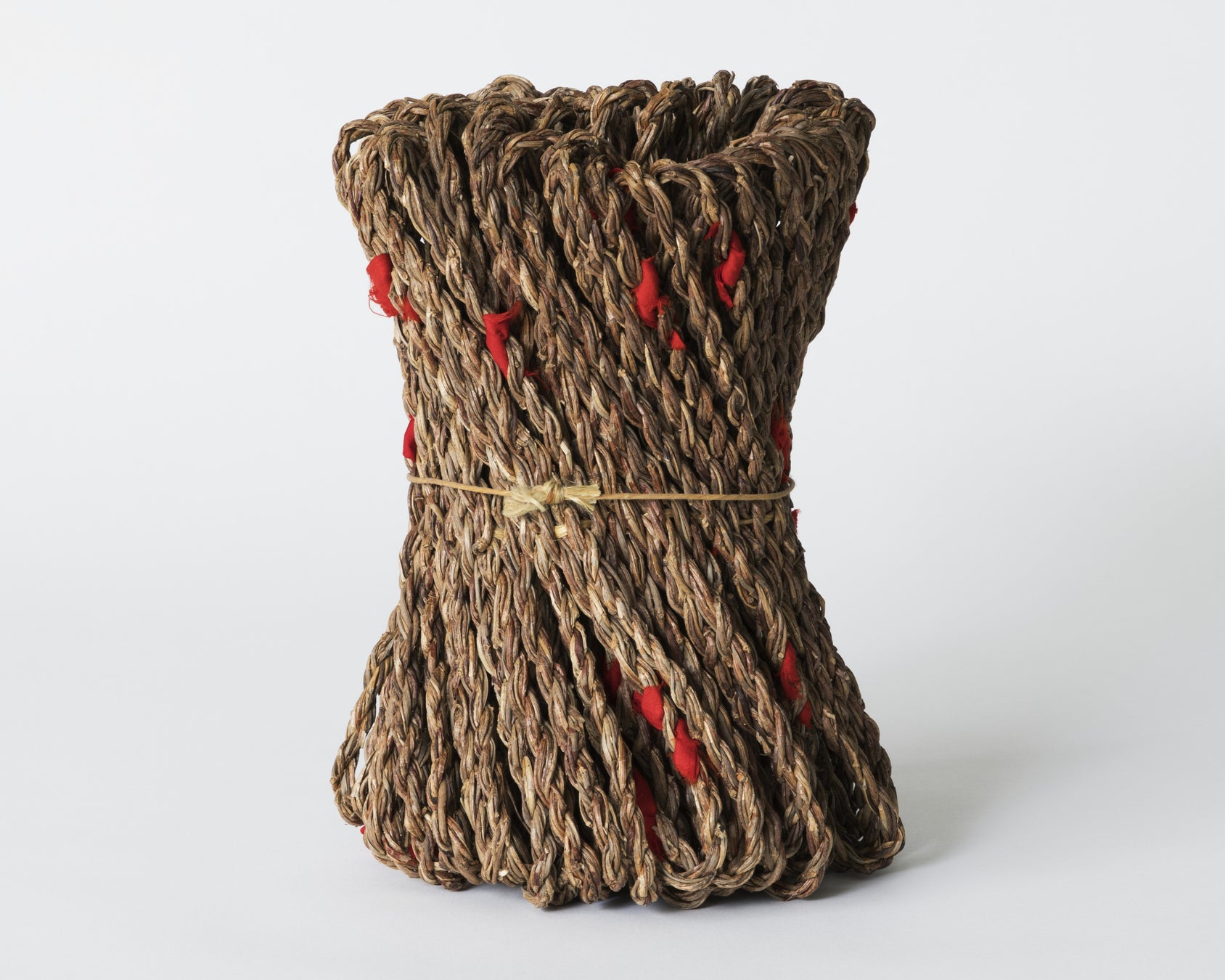 東京虎之門智美術館「關島壽子 關於籃子的籃子」展 11月14日開幕、約100件編籃作品