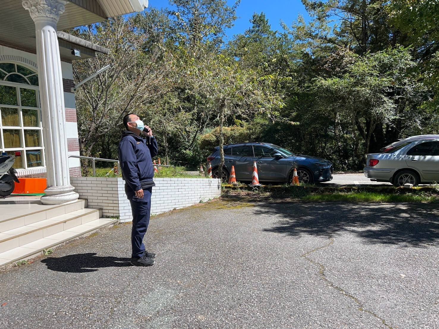 關山分局員警測試衛星通訊電話