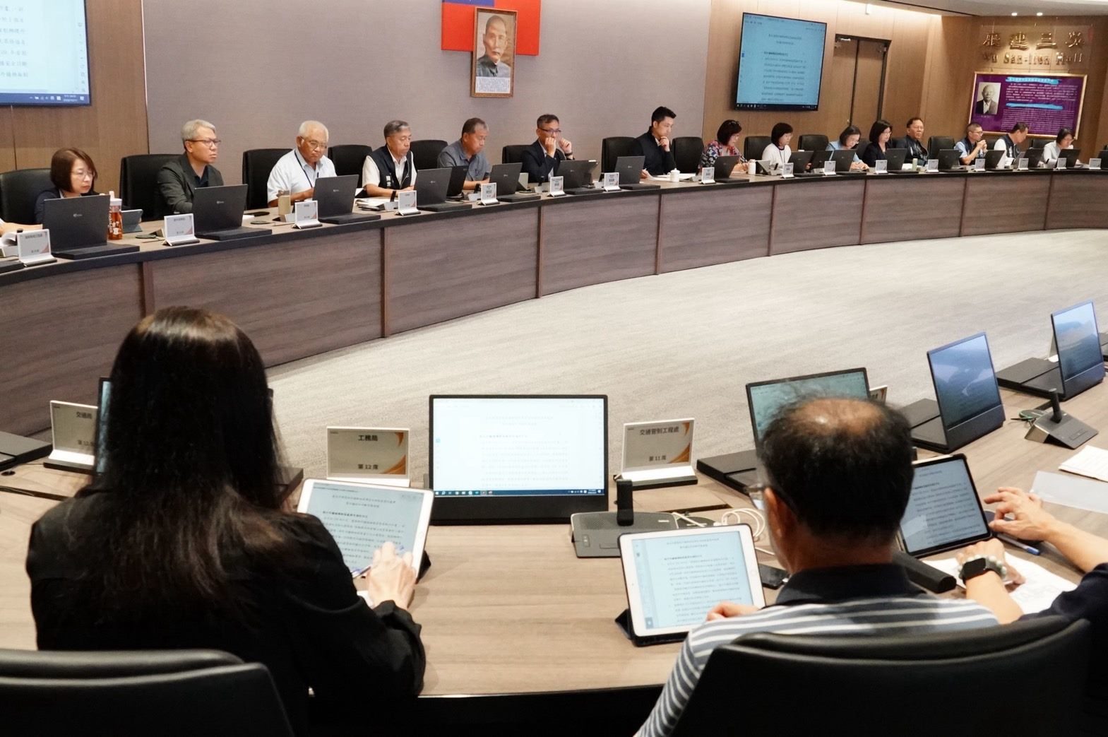主持市府公安會報 蔣萬安:強化流感疫苗接種宣導、建物外牆及消防安全管理 守護市民健康與公共安全