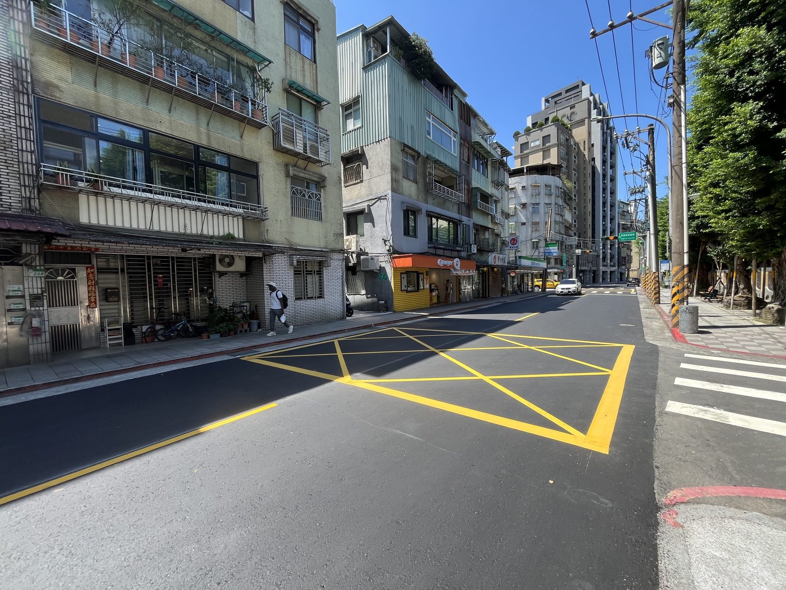 景福街路面大翻新 打造平整、舒適通行環境