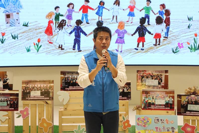達成慈善基金會捐贈300萬元助弱勢 縣長鍾東錦感謝十年攜手送暖 累計挹注2,698萬元