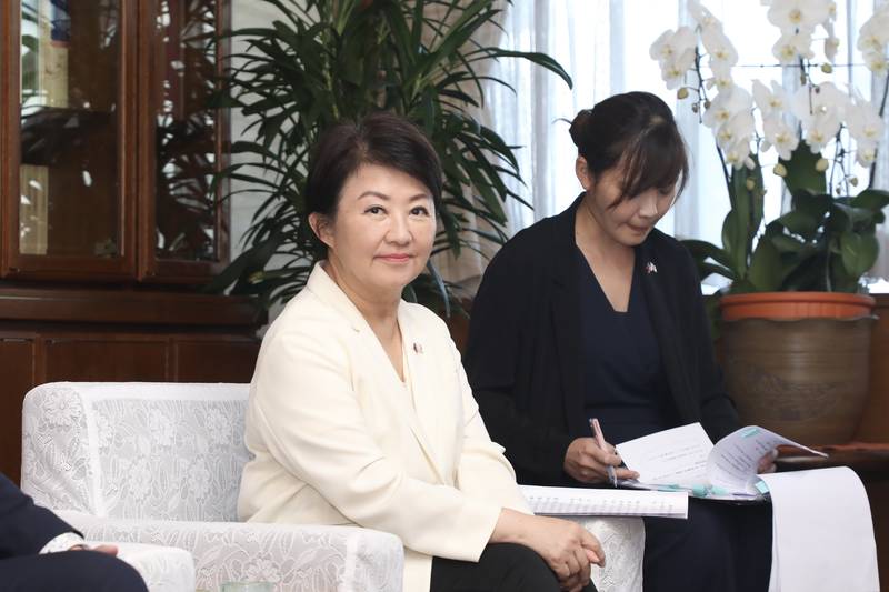 盧秀燕率團拜會沖繩縣政府 盼深化第一島鏈城市夥伴關係
