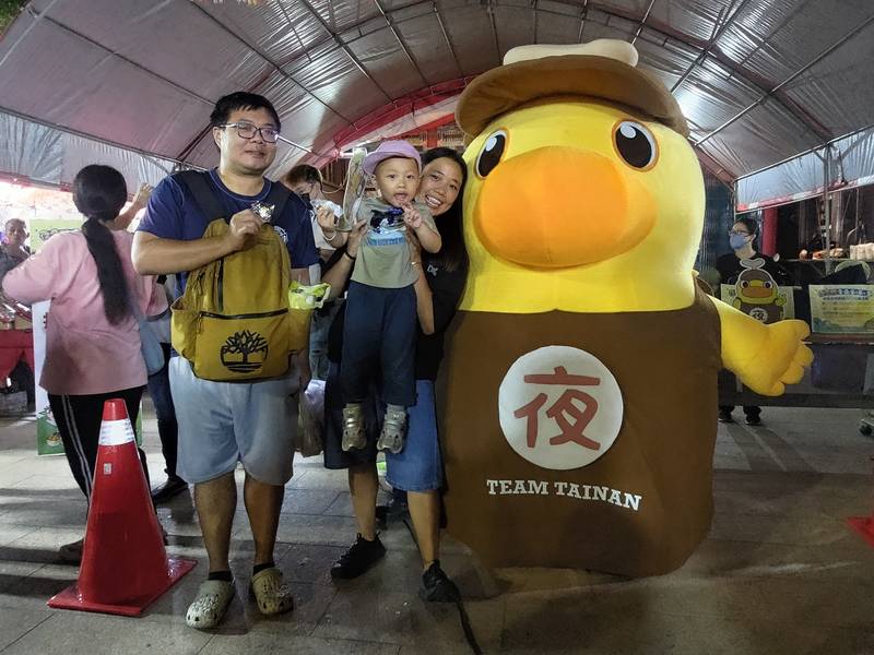 夜奇鴨前進鹽水夜市 發送300張50元抵用券加碼玩偶