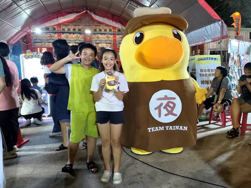 夜奇鴨前進鹽水夜市 發送300張50元抵用券加碼玩偶