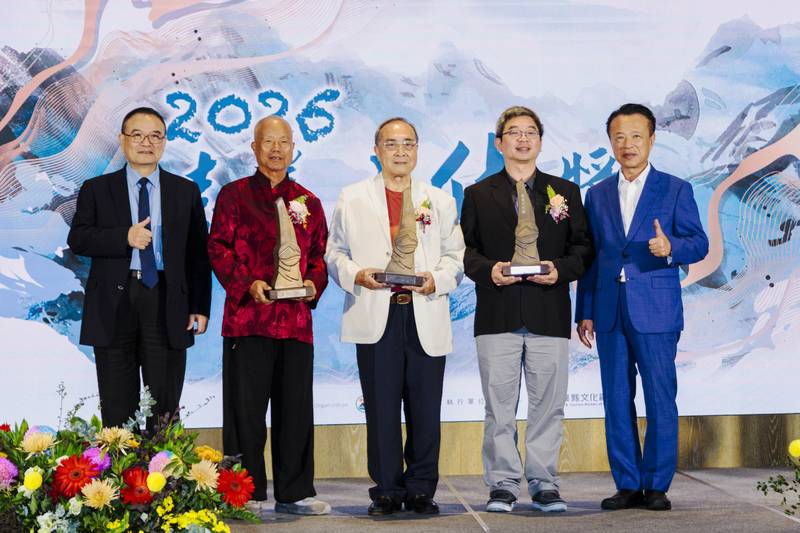 第五屆嘉義文化獎,何明宗、黃錦財、嚴仁鴻共譜文化新篇