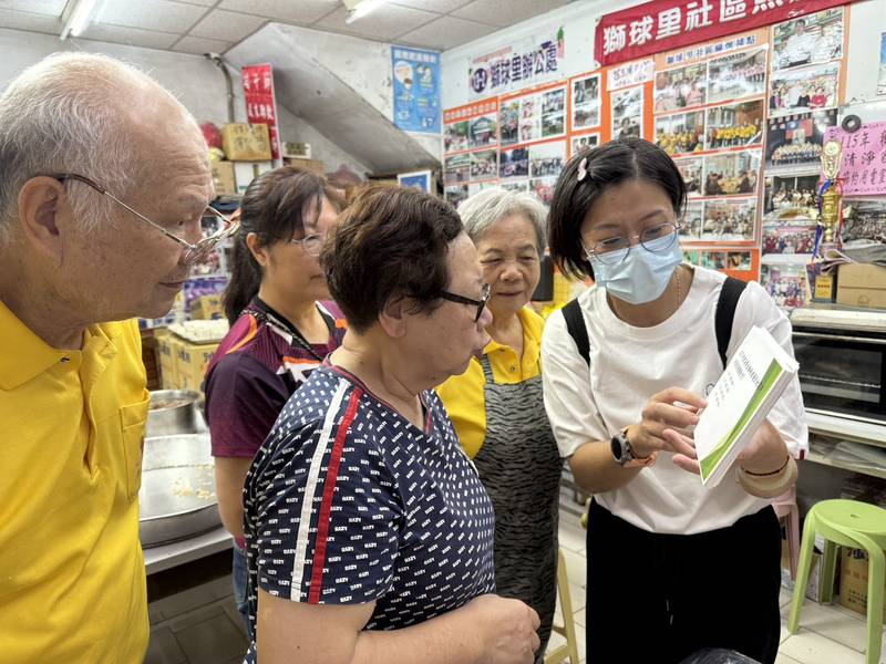 基隆獅球里重陽敬老結合防災宣導　發放物資並玩避難包遊戲
