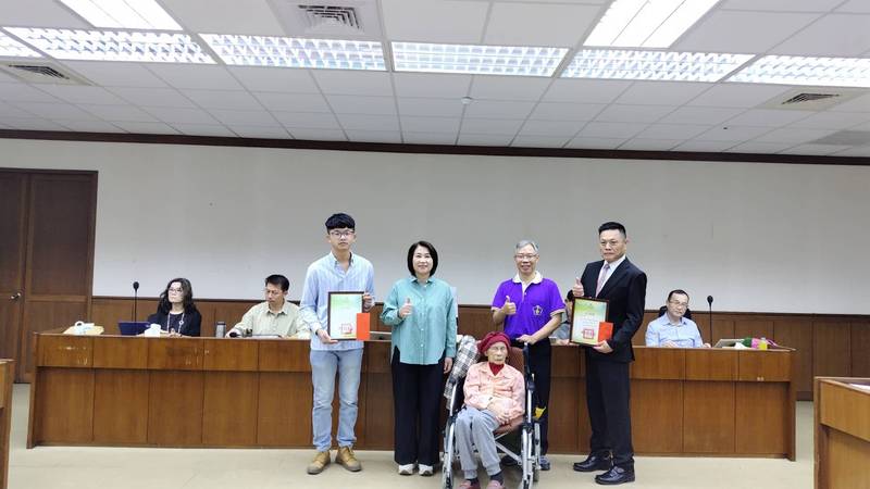 115年屏東縣孝行獎表揚活動 3名孝行楷模獲周春米縣長表揚